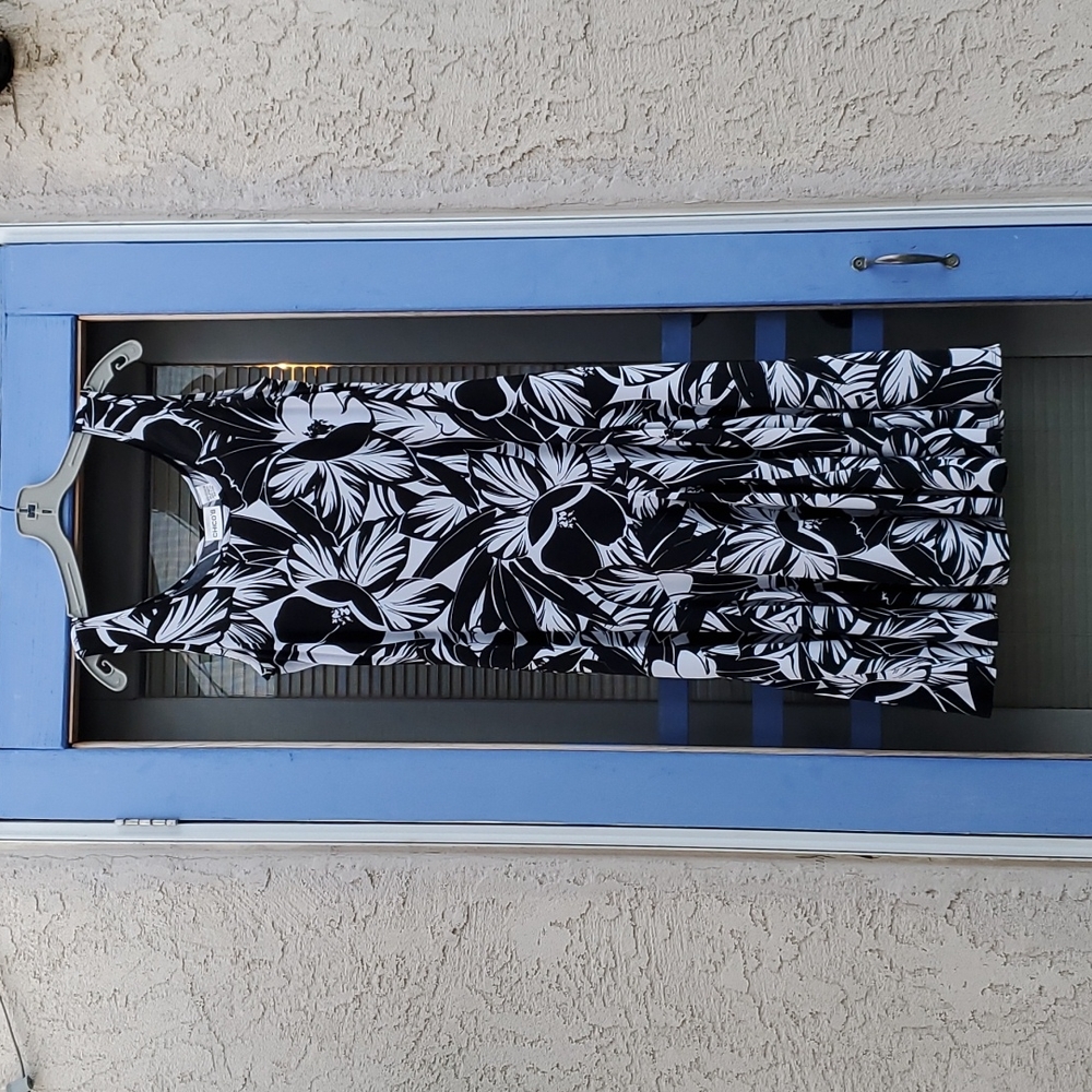 ENDING SOON! Chico's black and off-white floral dress. Size 1